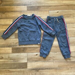 Gap Kids Mickey Mouse Disney skiing sweatshirt and sweatpants set, size 4